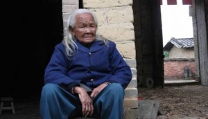 Li Xiufeng 550x316 300x172 95 летняя китаянка вылезла из гроба